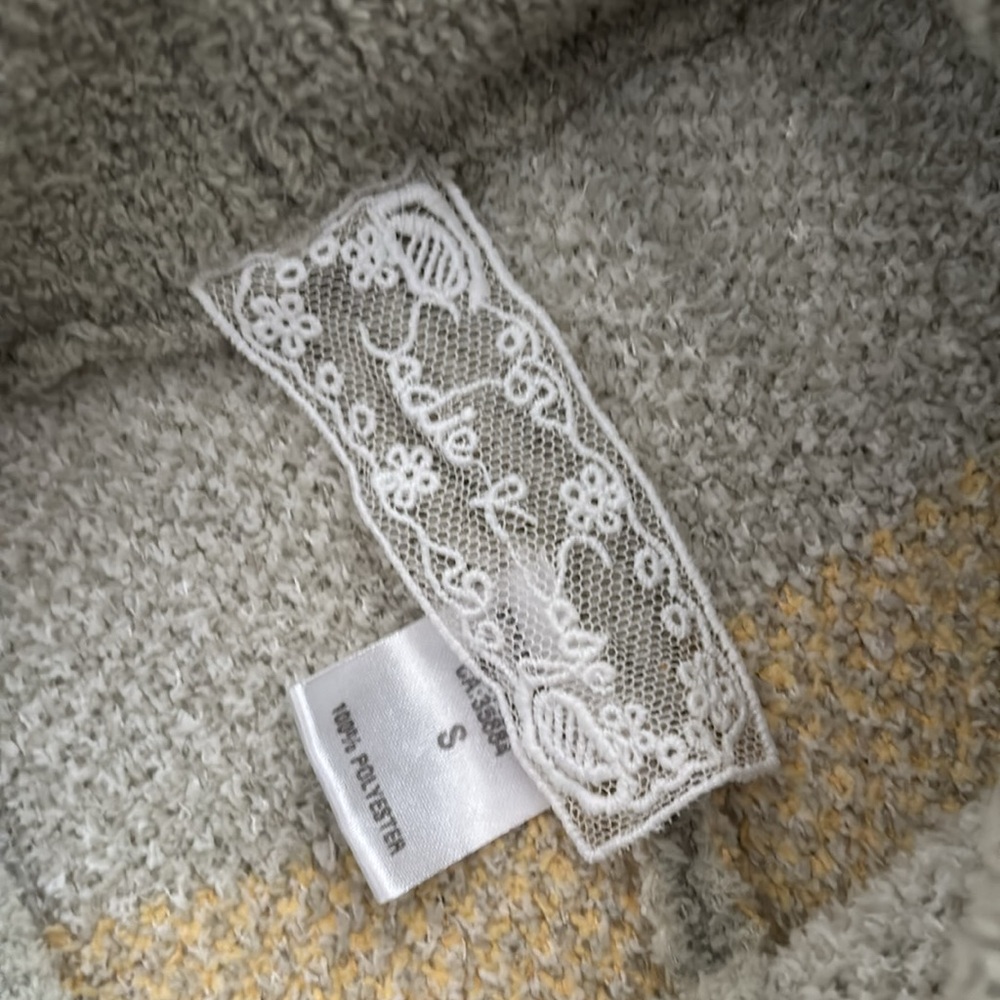 Sadie & Sage Green Floral Sweater - Picture 4 of 6